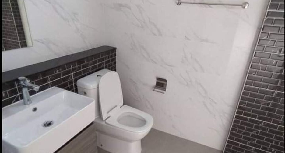 For sale 4 bedrooms townhouse in Khlong Sam Wa, Bangkok