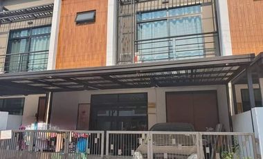 For sale 4 bedrooms townhouse in Khlong Sam Wa, Bangkok