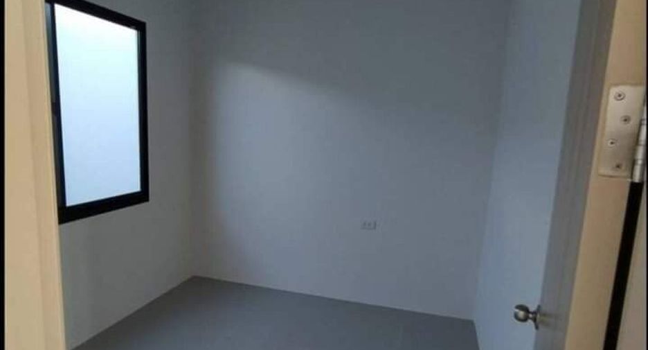 For sale 4 bedrooms townhouse in Khlong Sam Wa, Bangkok