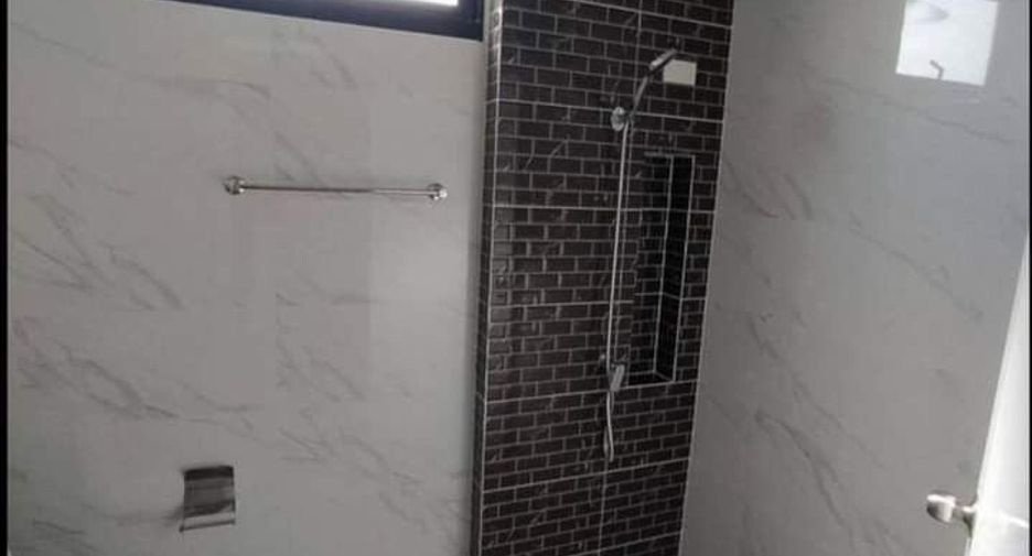 For sale 4 bedrooms townhouse in Khlong Sam Wa, Bangkok