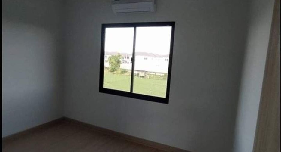 For sale 4 bedrooms townhouse in Khlong Sam Wa, Bangkok