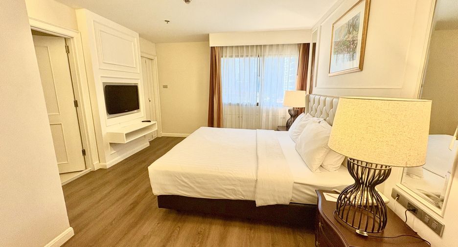 For rent 2 bedrooms condo in Pathum Wan, Bangkok