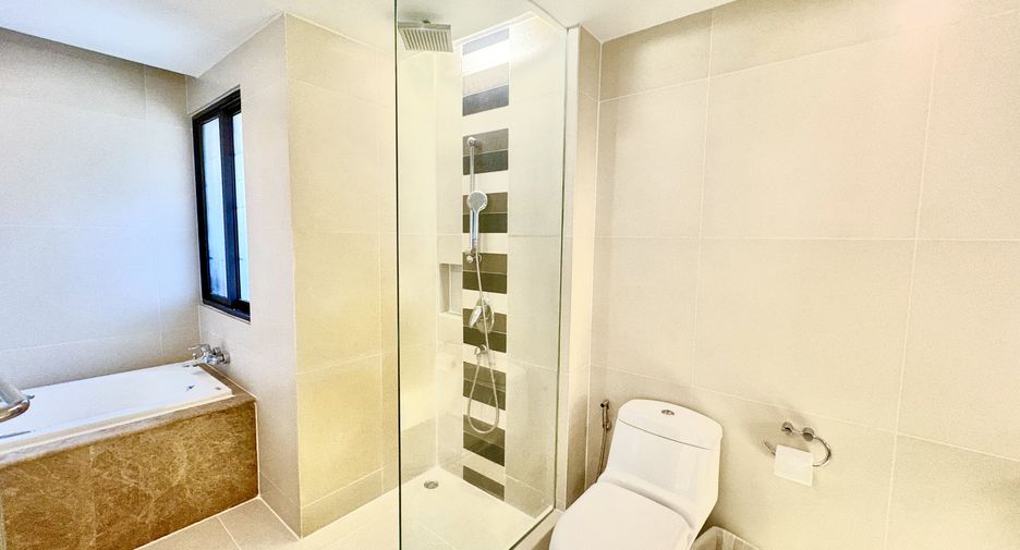 For rent 2 bedrooms condo in Pathum Wan, Bangkok