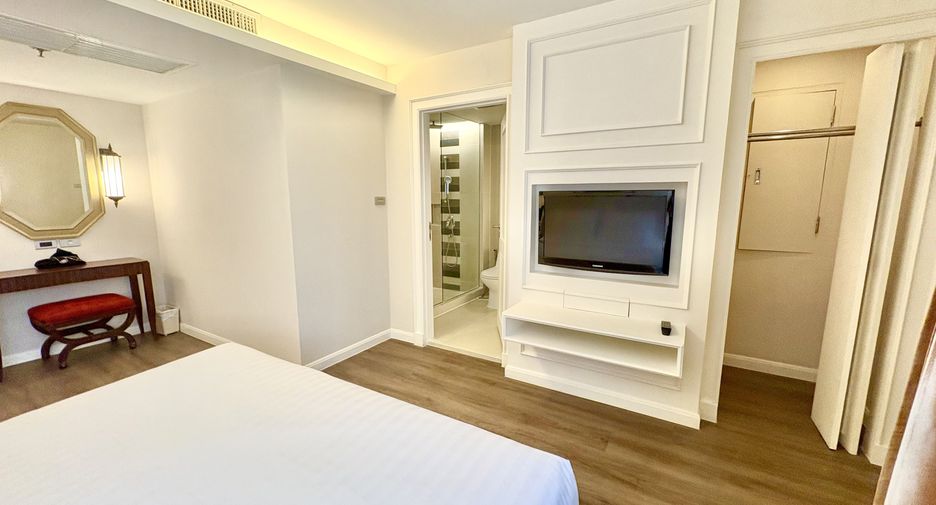 For rent 2 bedrooms condo in Pathum Wan, Bangkok