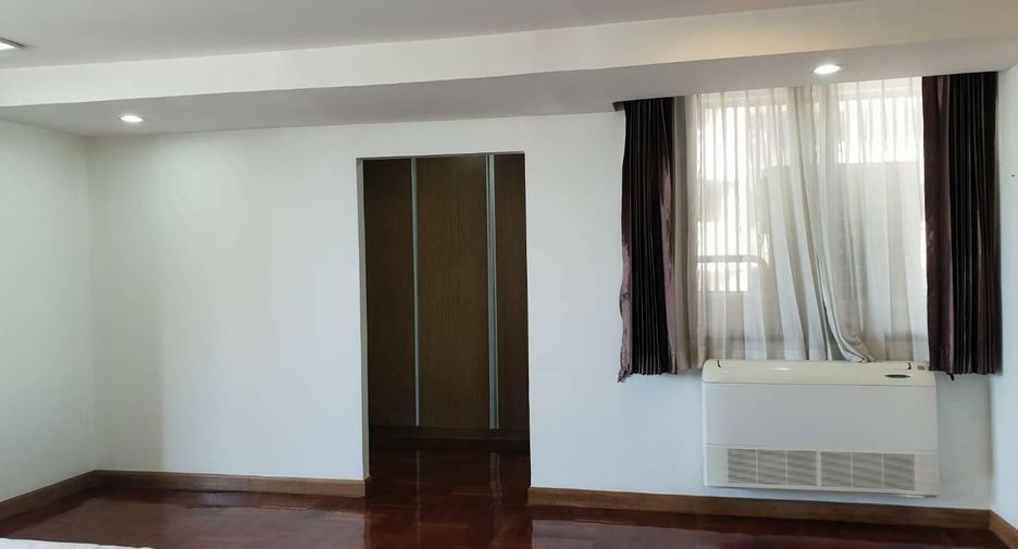 À louer 4 chambres condo à Khlong Toei, Bangkok