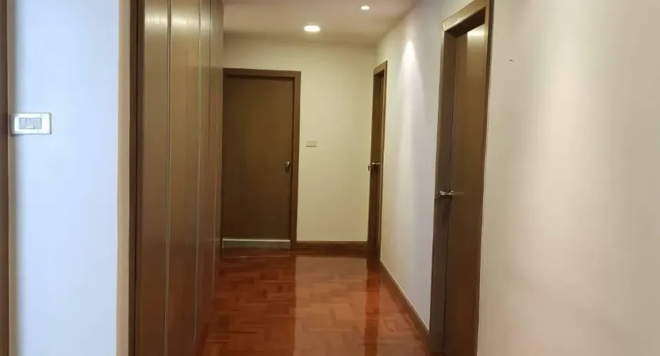À louer 4 chambres condo à Khlong Toei, Bangkok