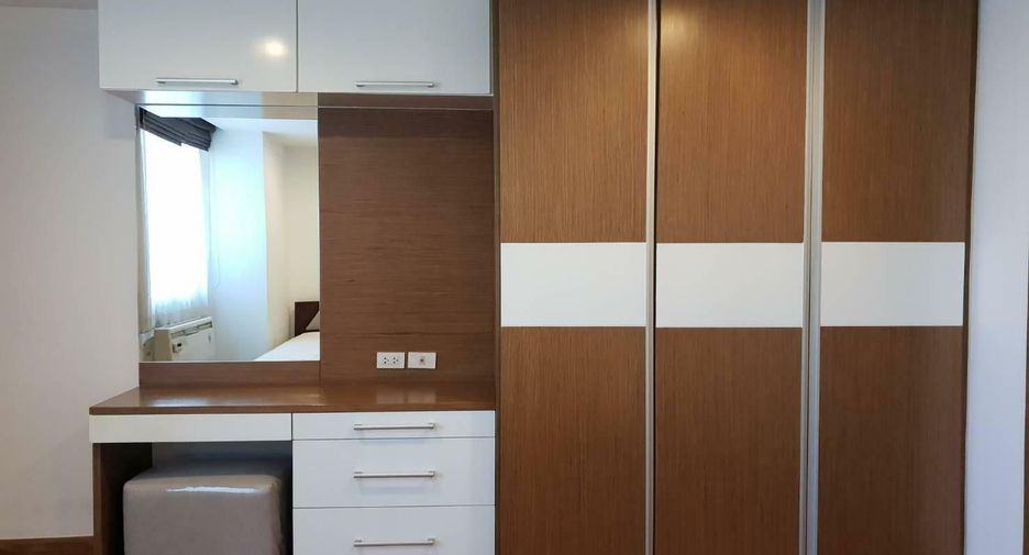 À louer 4 chambres condo à Khlong Toei, Bangkok