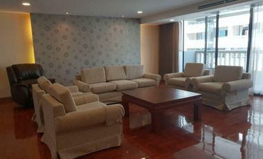 À louer 4 chambres condo à Khlong Toei, Bangkok