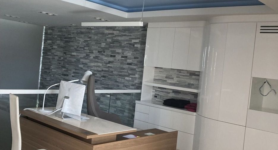 For sale and for rent 3 bedrooms townhouse in Watthana, Bangkok