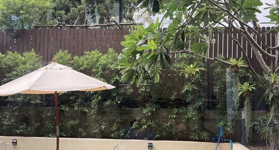 For sale and for rent 3 bedrooms townhouse in Watthana, Bangkok