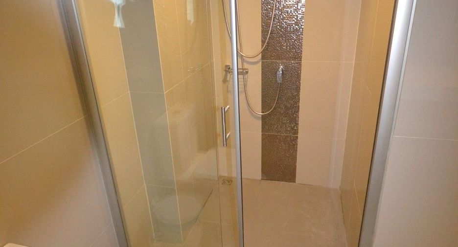 Condo en alquiler de 2 habitaciones en Phra Khanong, Bangkok