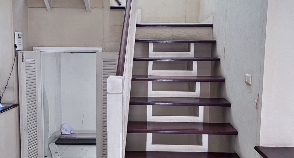 For rent 3 bedrooms house in Mueang Samut Prakan, Samut Prakan