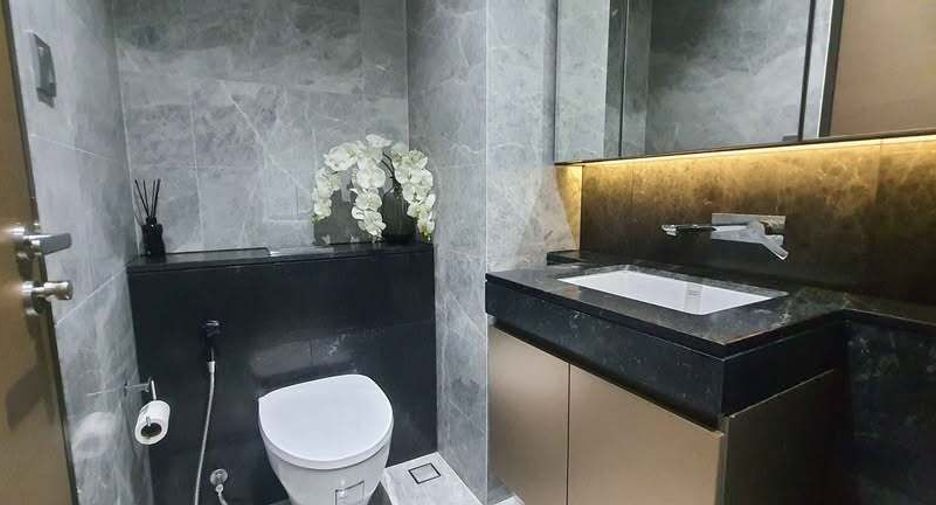 For rent 2 bedrooms condo in Pathum Wan, Bangkok