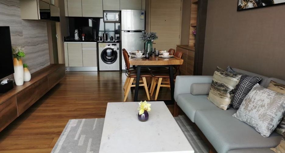 For rent 2 bedrooms condo in Khlong Toei, Bangkok