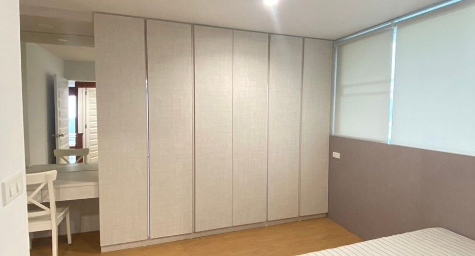 For rent 3 bedrooms condo in Watthana, Bangkok