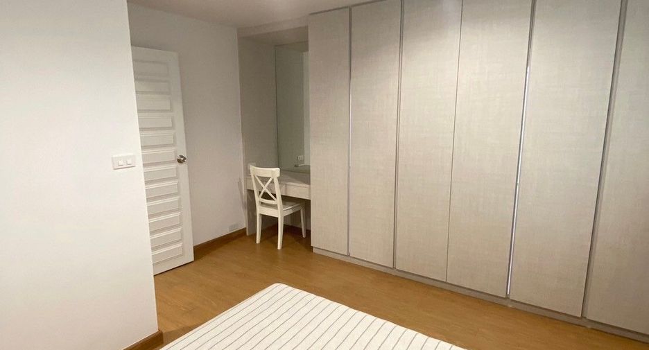 For rent 3 bedrooms condo in Watthana, Bangkok