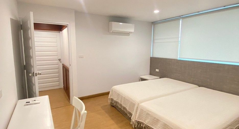 For rent 3 bedrooms condo in Watthana, Bangkok
