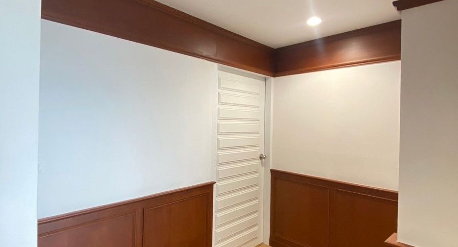 For rent 3 bedrooms condo in Watthana, Bangkok