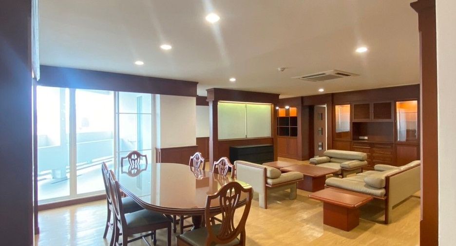 For rent 3 bedrooms condo in Watthana, Bangkok