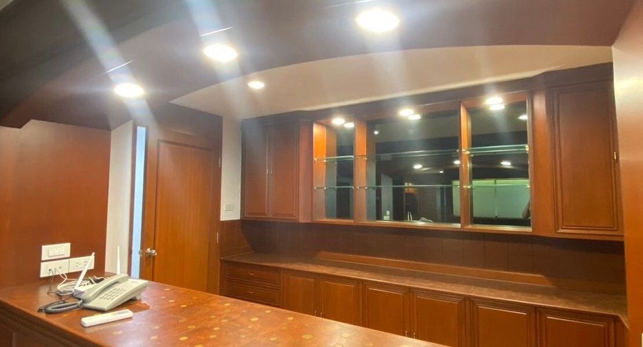 For rent 3 bedrooms condo in Watthana, Bangkok
