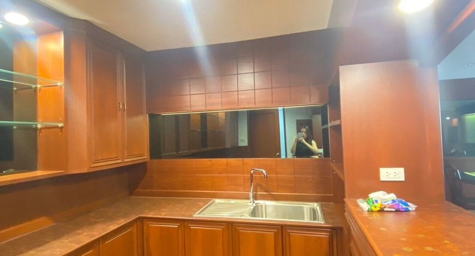 For rent 3 bedrooms condo in Watthana, Bangkok