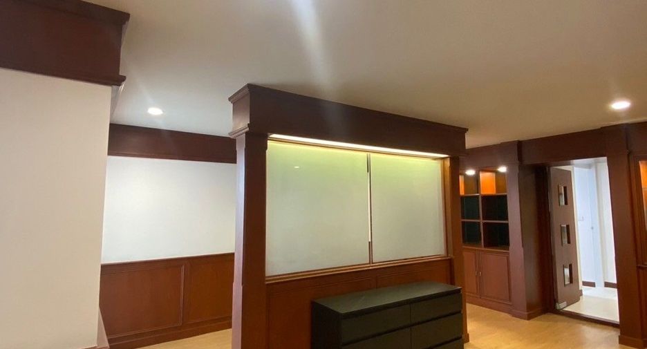 For rent 3 bedrooms condo in Watthana, Bangkok