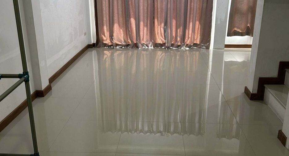 For rent 3 bedrooms townhouse in Min Buri, Bangkok