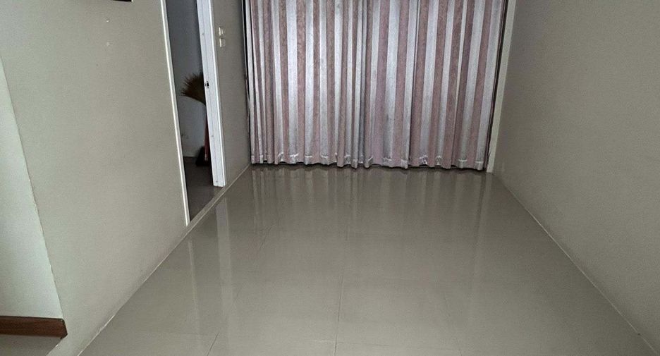 For rent 3 bedrooms townhouse in Min Buri, Bangkok