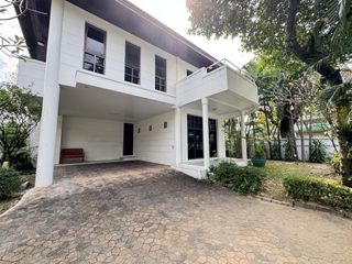 Casa en alquiler de 4 habitaciones en Huai Khwang, Bangkok