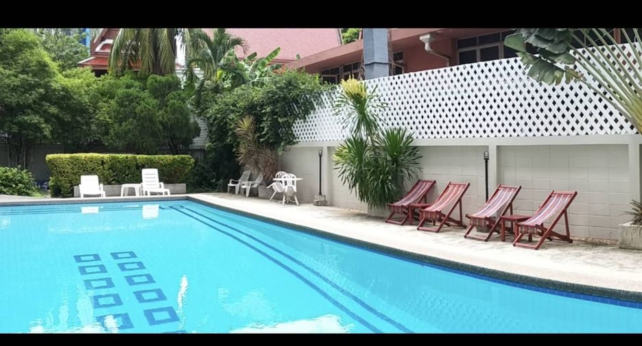 Condo en alquiler de 3 habitaciones en Khlong Toei, Bangkok