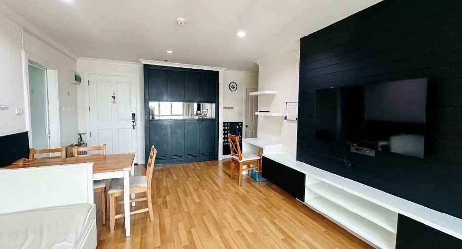 Wohnung zur Miete mit 2 Zimmer in Huai Khwang, Bangkok