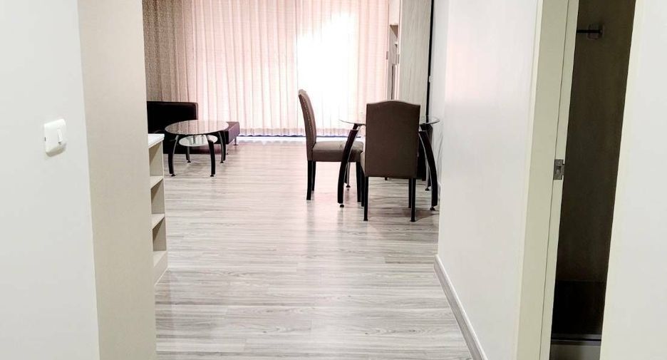 For rent 2 bedrooms condo in Huai Khwang, Bangkok