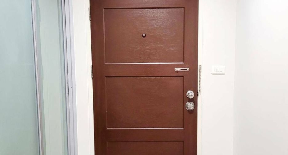 For rent 2 bedrooms condo in Huai Khwang, Bangkok