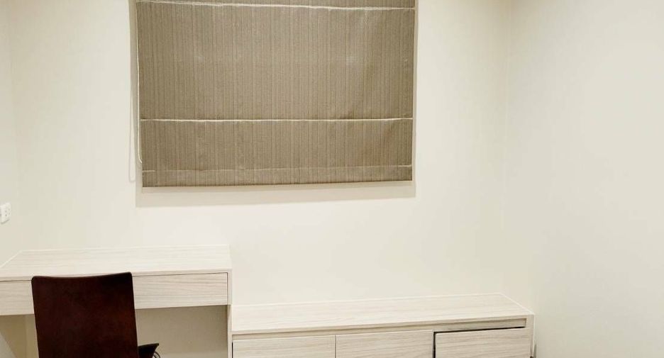 For rent 2 bedrooms condo in Huai Khwang, Bangkok