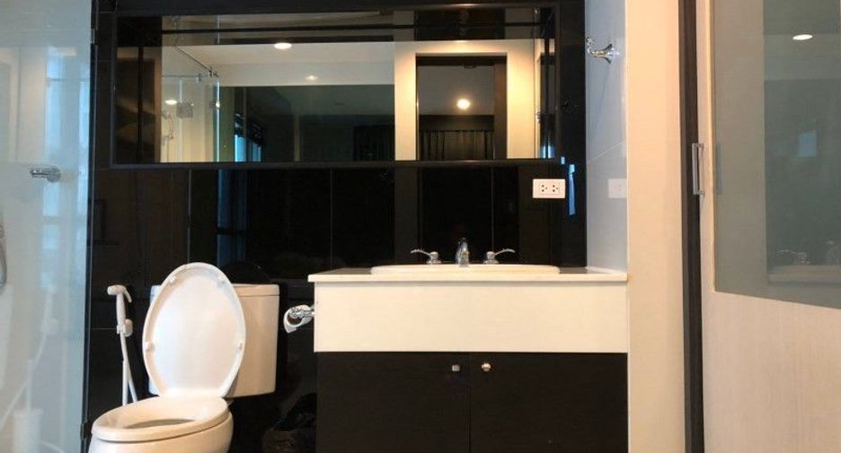 For rent 2 bedrooms condo in Pathum Wan, Bangkok