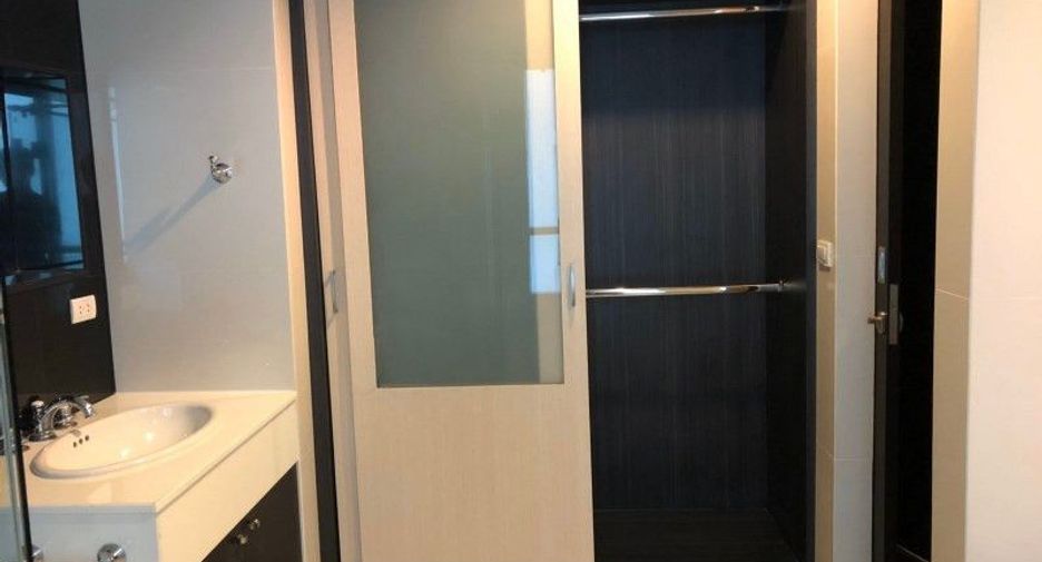 For rent 2 bedrooms condo in Pathum Wan, Bangkok