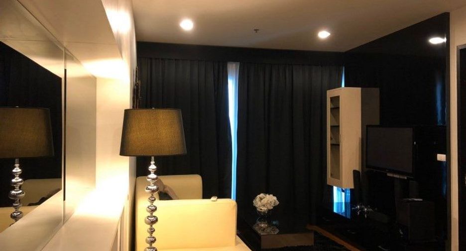 For rent 2 bedrooms condo in Pathum Wan, Bangkok