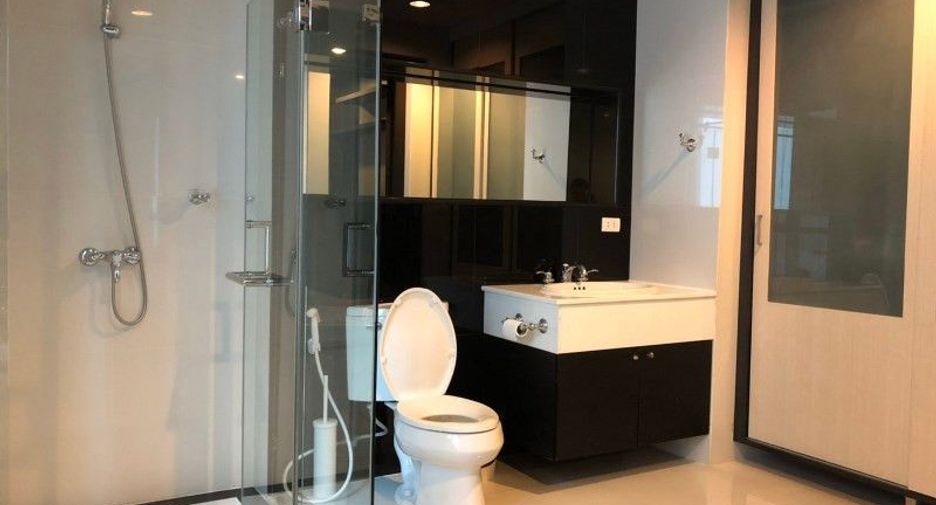 For rent 2 bedrooms condo in Pathum Wan, Bangkok