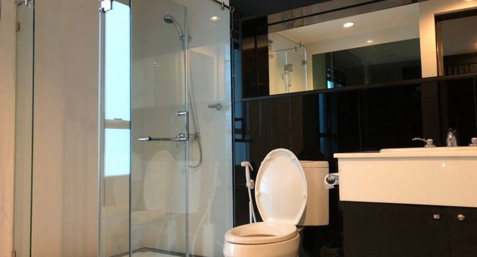 For rent 2 bedrooms condo in Pathum Wan, Bangkok