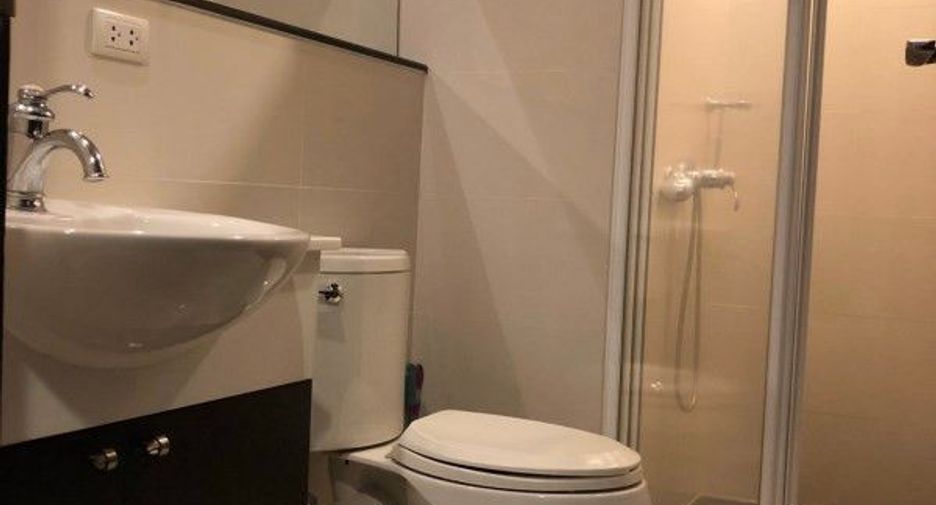 For rent 2 bedrooms condo in Pathum Wan, Bangkok