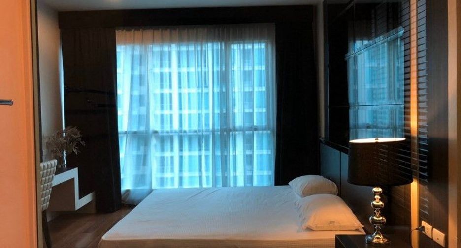 For rent 2 bedrooms condo in Pathum Wan, Bangkok