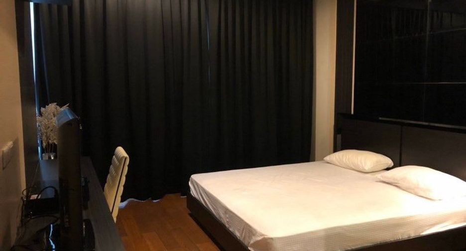 For rent 2 bedrooms condo in Pathum Wan, Bangkok