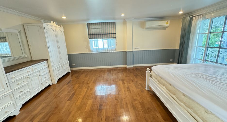 For rent 4 bedrooms house in Mueang Samut Prakan, Samut Prakan