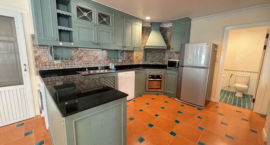 For rent 4 bedrooms house in Mueang Samut Prakan, Samut Prakan