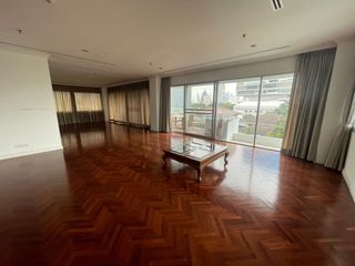 For rent 4 bedrooms condo in Sathon, Bangkok