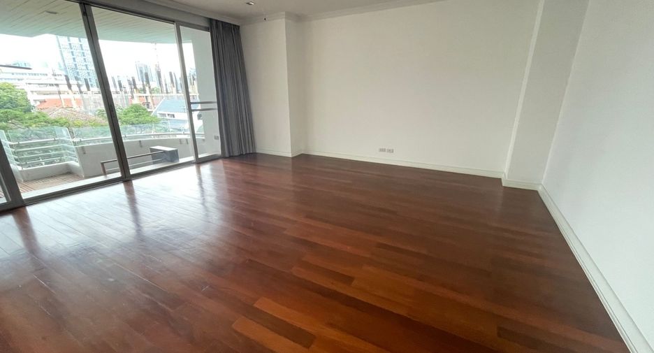 For rent 4 bedrooms condo in Sathon, Bangkok
