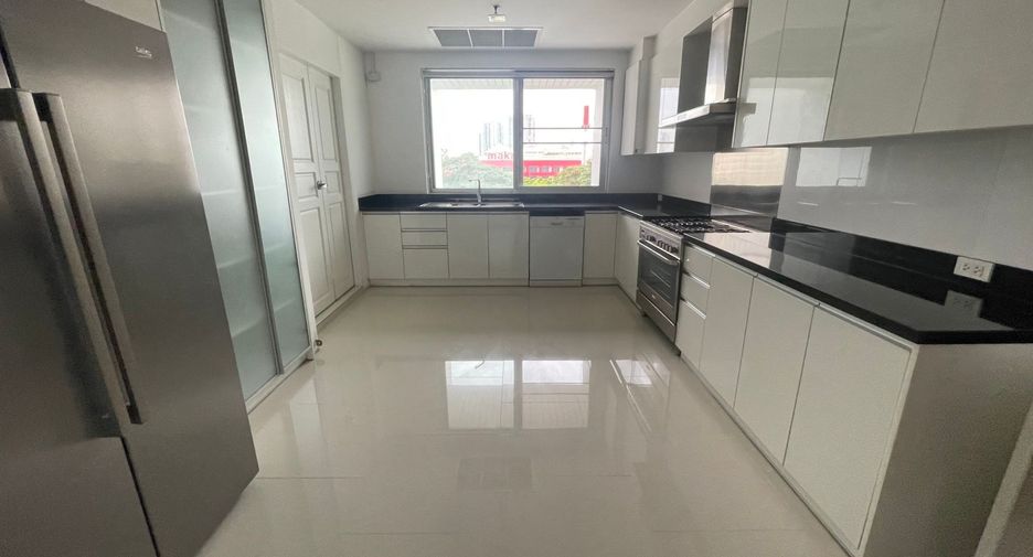 For rent 4 bedrooms condo in Sathon, Bangkok
