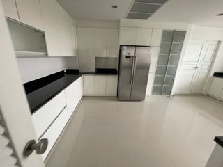 For rent 4 bedrooms condo in Sathon, Bangkok