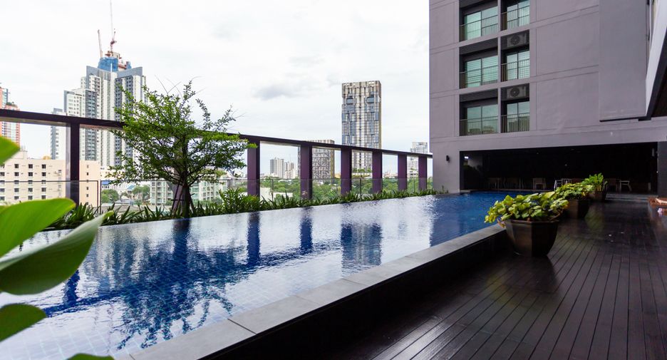Condo en alquiler de 1 habitaciones en Khlong Toei, Bangkok