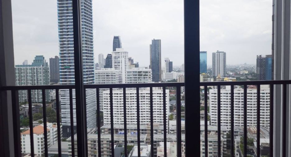 For rent 2 bedrooms condo in Watthana, Bangkok